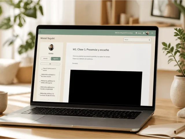 Vista de la plataforma online de Mamá Yoguini con las clases en vídeo